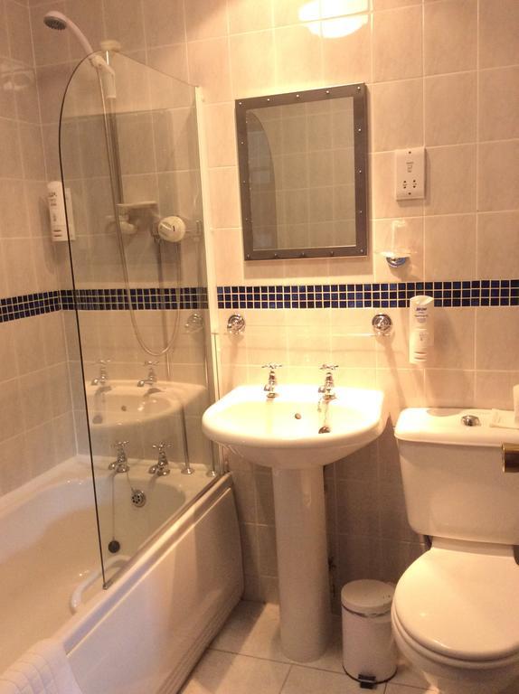 Briars Hall Hotel Burscough Номер фото